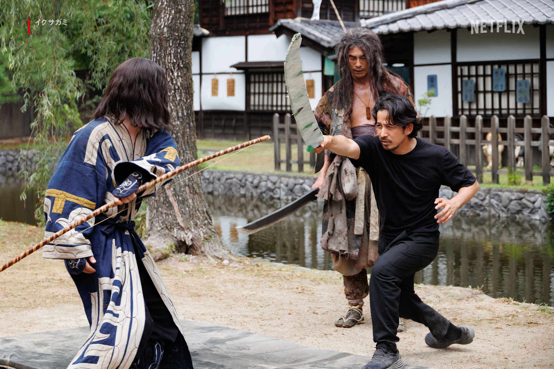 アクション指導をする岡田准一