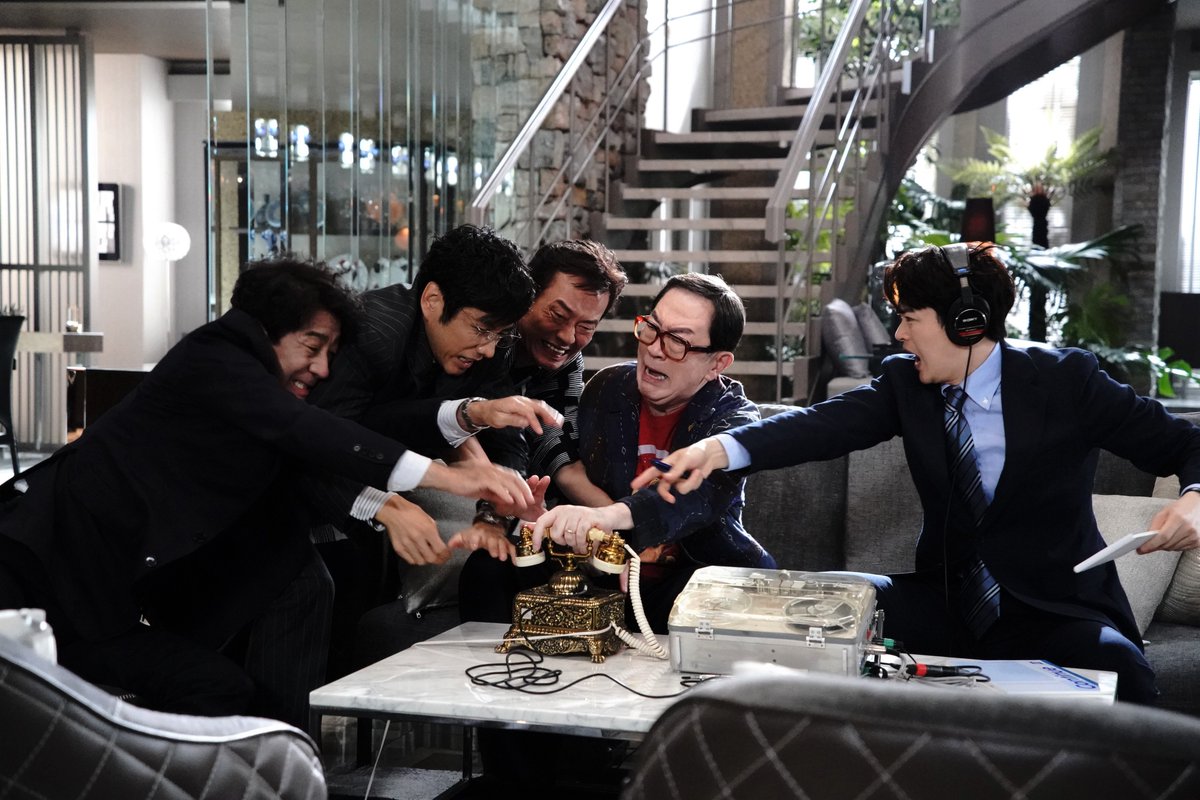 おバカなやり取りを繰り広げるスオミの夫たち